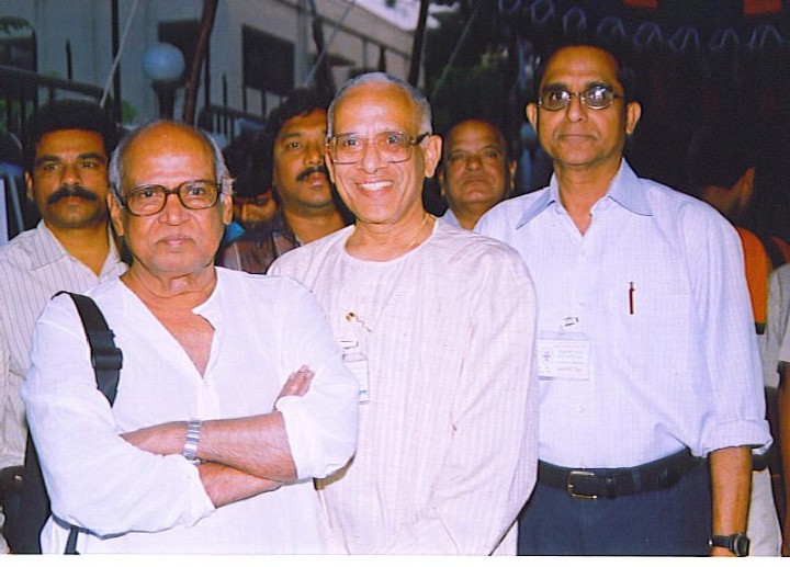 ../Images/Vemuri Venkateswara Rao & Satyam Mandapati with Bapu.jpg